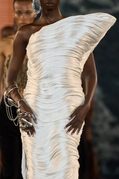 Look 24